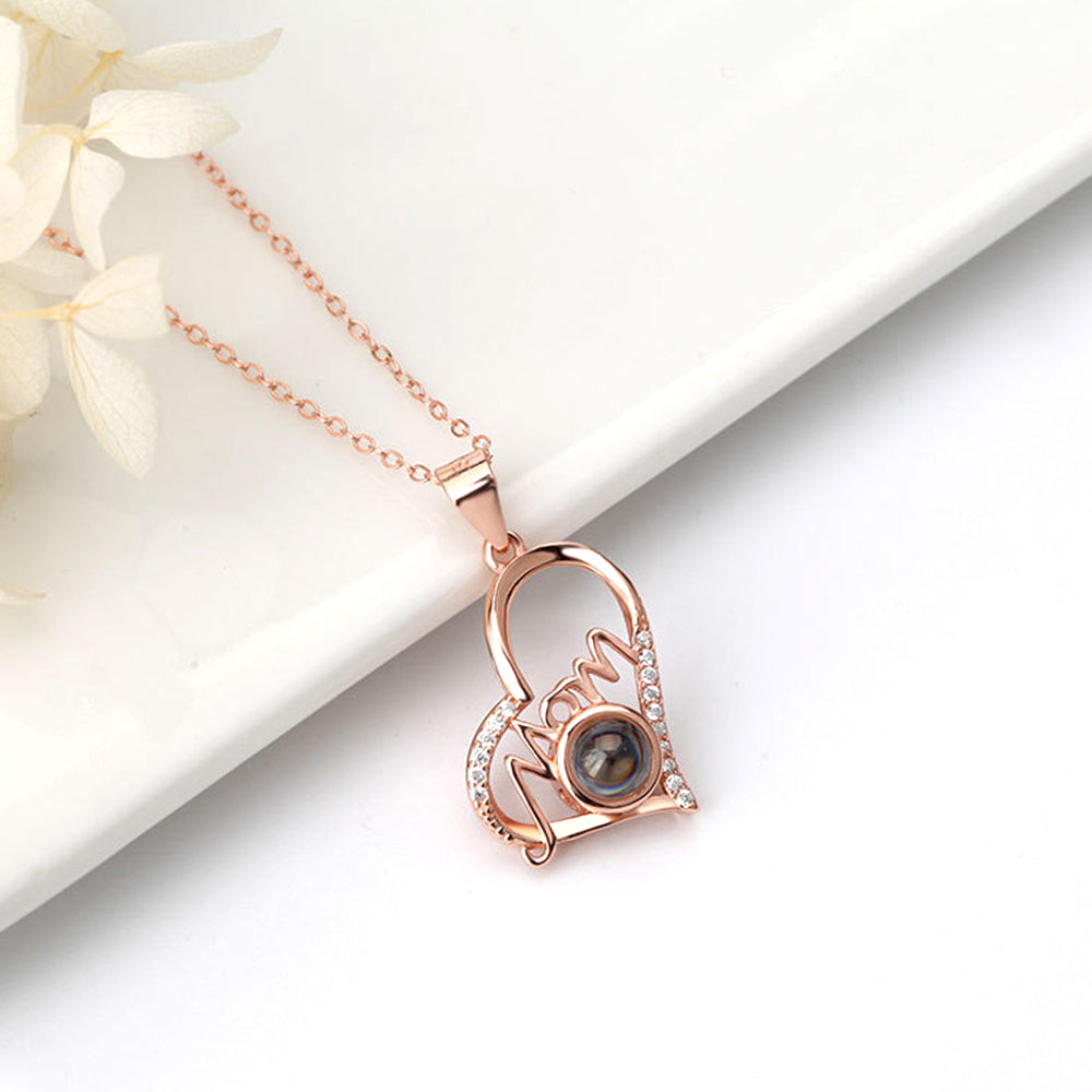 Collana con Proiezione Foto "Mamma" – Cuore in Argento Sterling 925 Personalizzato – Regalo Magico e Raffinato