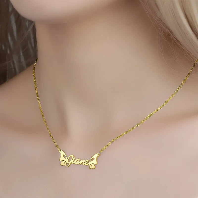 Collana con Nome Personalizzato e Farfalla – Placcatura Oro 14K – Regalo di San Valentino Unico per Lei Mamma