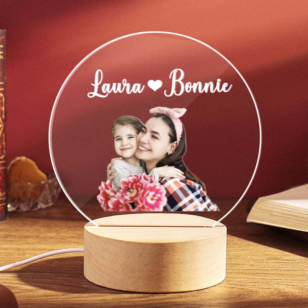 Luce Notturna Personalizzata con Foto e Nomi – Lampada LED da Comodino – Regalo Emozionante per la Mamma