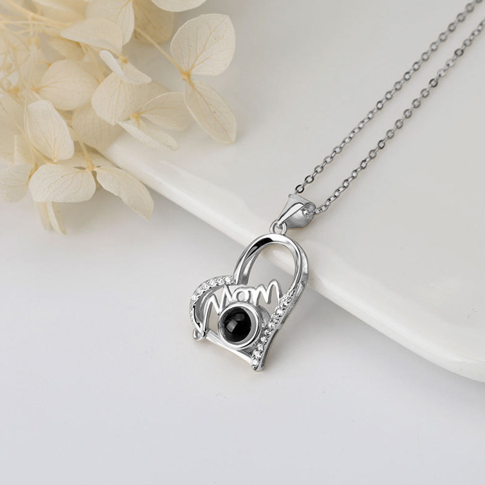 Collana con Proiezione Foto "Mamma" – Cuore in Argento Sterling 925 Personalizzato – Regalo Magico e Raffinato