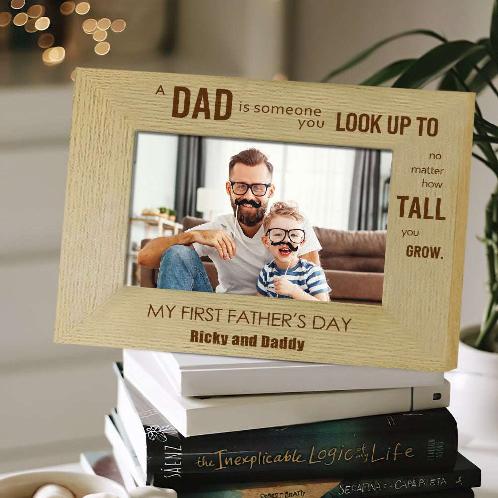Cornice in Legno "A Dad is someone you look up to" – Regalo Personalizzato Festa del Papà