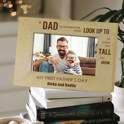 Cornice in Legno "A Dad is someone you look up to" – Regalo Personalizzato Festa del Papà