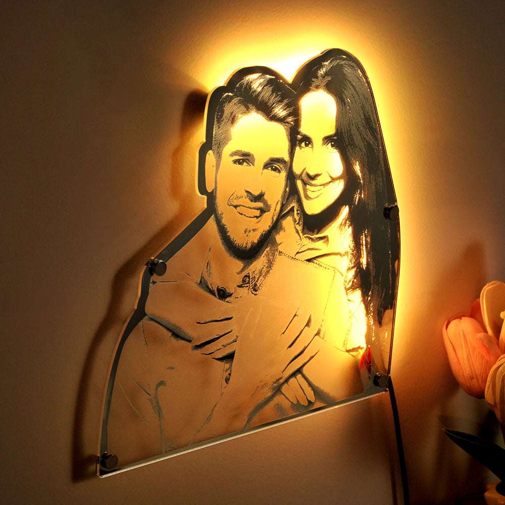 Specchio LED Personalizzato con Foto Lampada Sagoma Luminosa da Parete