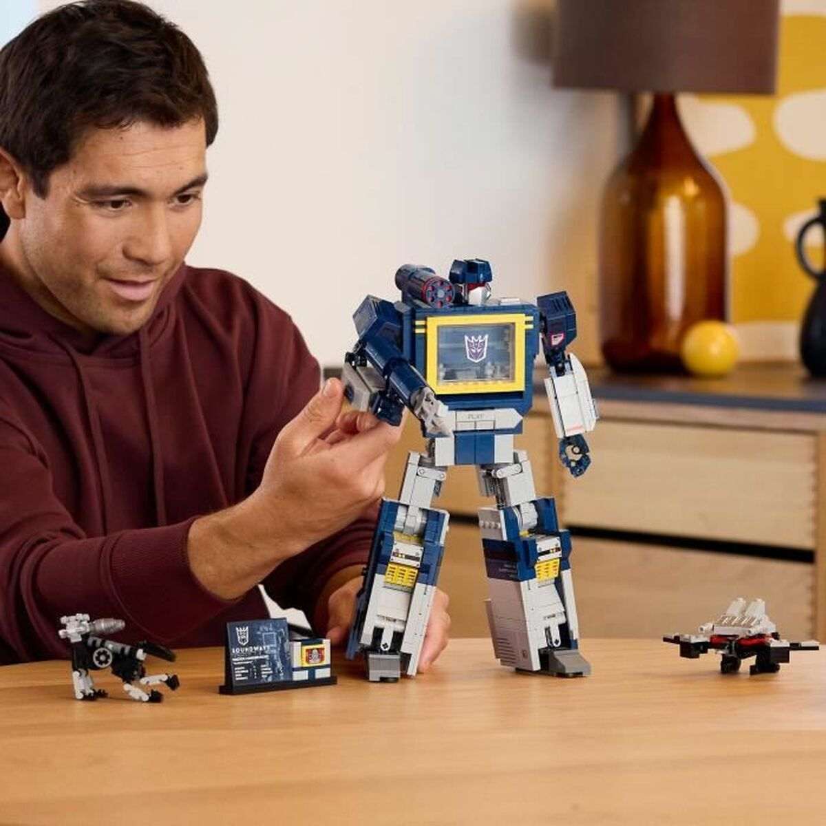 LEGO Icons Transformers Soundwave 10358 – Set di Costruzione 2-in-1 Decepticon (1505 Pezzi)