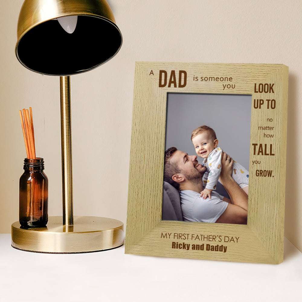 Cornice in Legno "A Dad is someone you look up to" – Regalo Personalizzato Festa del Papà