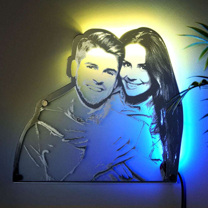 Specchio LED Personalizzato con Foto Lampada Sagoma Luminosa da Parete