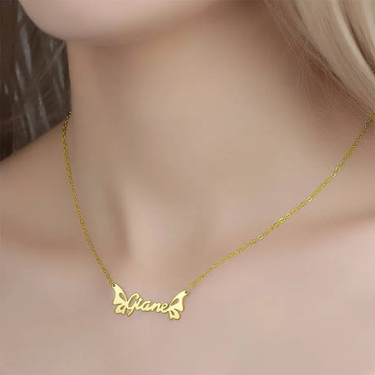 Collana con Nome Personalizzato e Farfalla – Placcatura Oro 14K – Regalo di San Valentino Unico per Lei Mamma