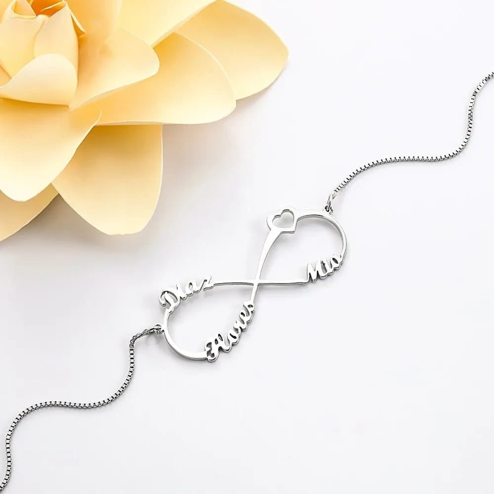 Collana personalizzata a forma di cuore con simbolo dell’infinito e tre nomi in argento sterling 925 - idea regalo festa  della mamma
