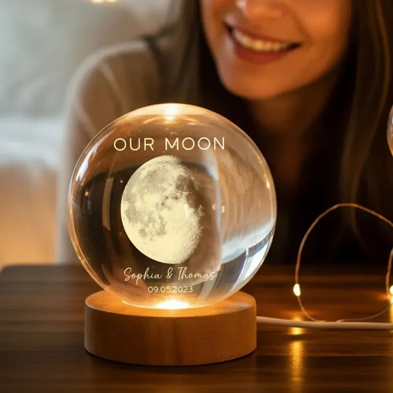 Sfera di Cristallo LED "La Nostra Luna" – Luce Notturna con Fase Lunare Personalizzata – Regalo Romantico per Anniversario e Coppie