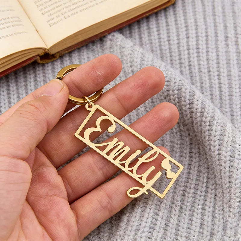 Portachiavi Personalizzato con Nome e Cuore Inciso – Regalo di Compleanno, Anniversario e San Valentino per Lui festa della mamma