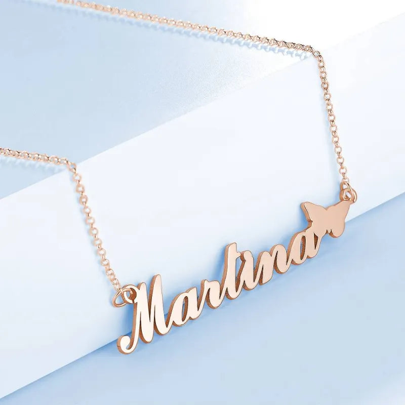 Collana con Nome Personalizzato Placcata Oro 14K e Farfalla – Regalo Romantico per Lei e San Valentino festa della mamma