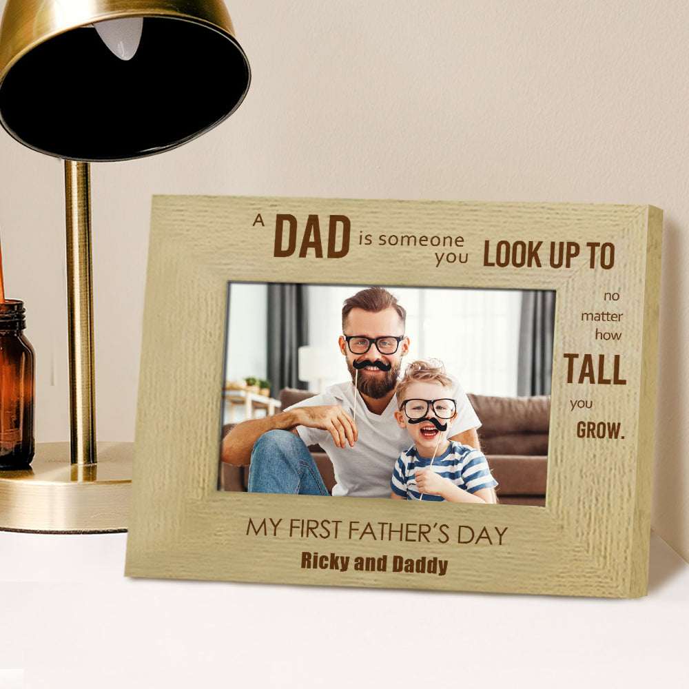 Cornice in Legno "A Dad is someone you look up to" – Regalo Personalizzato Festa del Papà