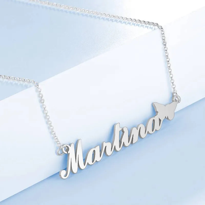 Collana con Nome Personalizzato Placcata Oro 14K e Farfalla – Regalo Romantico per Lei e San Valentino festa della mamma