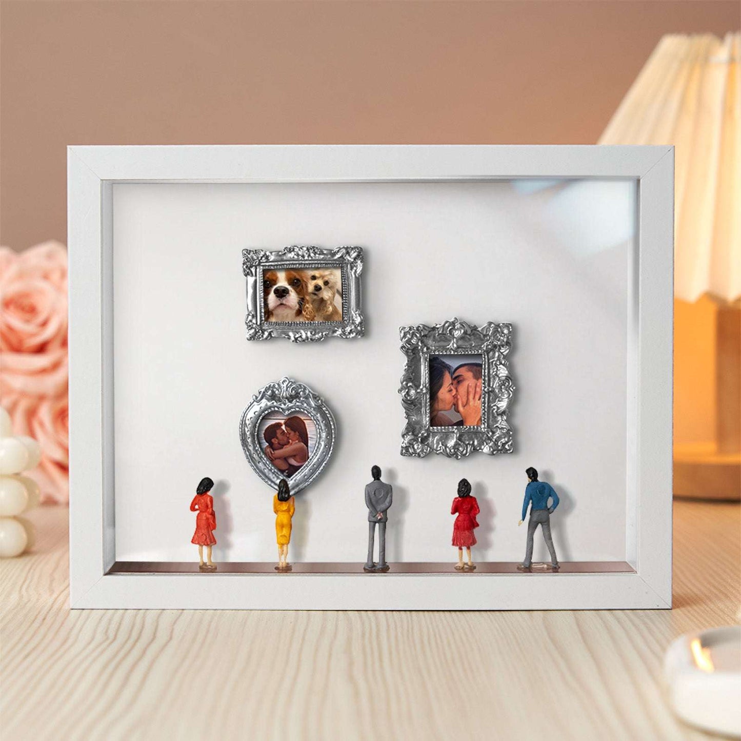 Il Nostro Museo – Cornice Bianca Personalizzata – Regalo di Coppia Miniatura per Lei – San Valentino e Anniversario