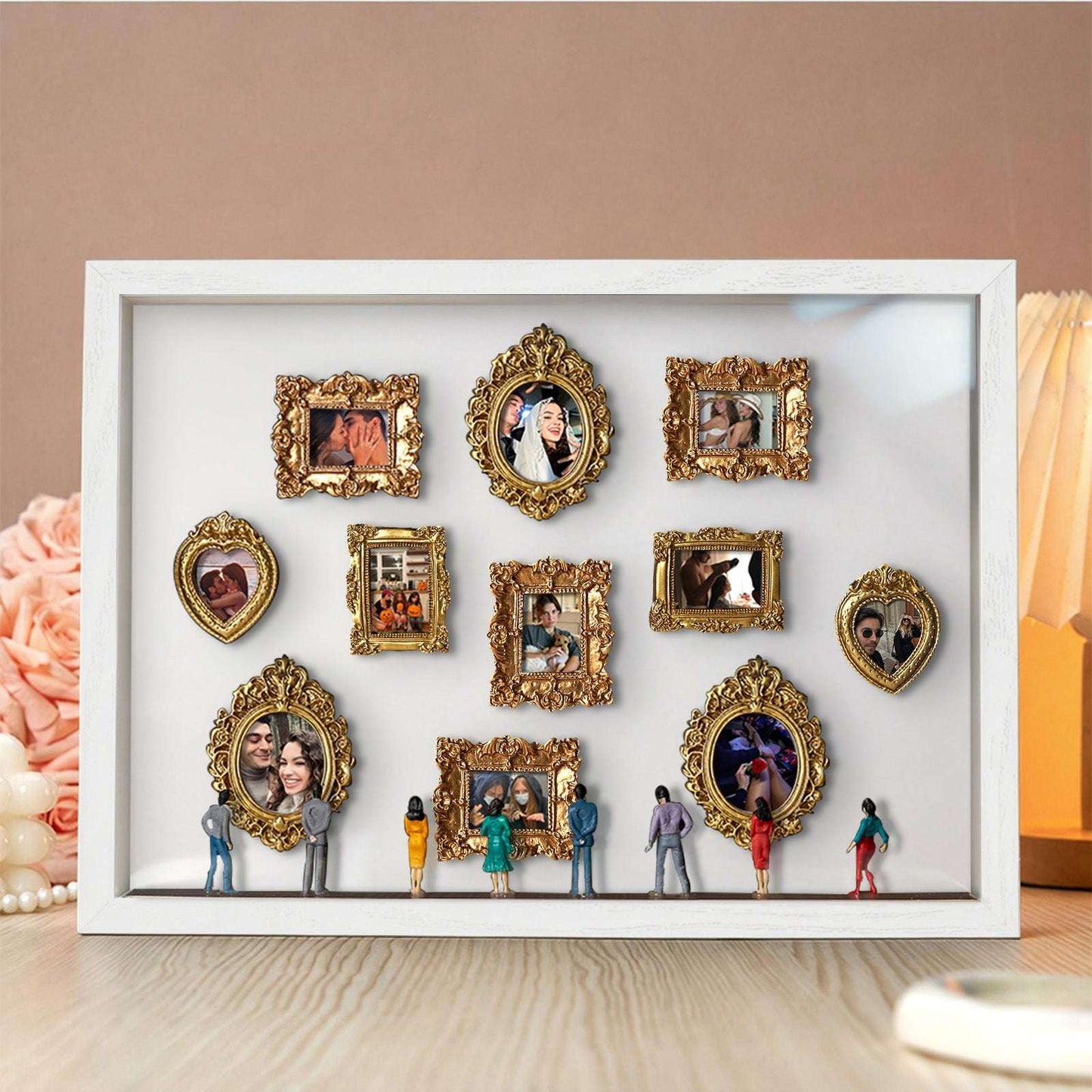 Il Nostro Museo – Cornice Bianca Personalizzata – Regalo di Coppia Miniatura per Lei – San Valentino e Anniversario