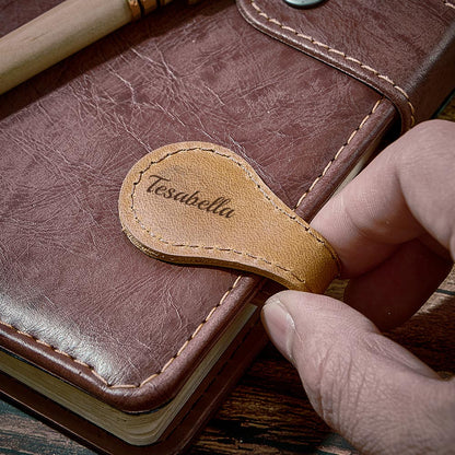 Segnalibro Magnetico in Pelle Personalizzato con Nome lei lui mamma papà