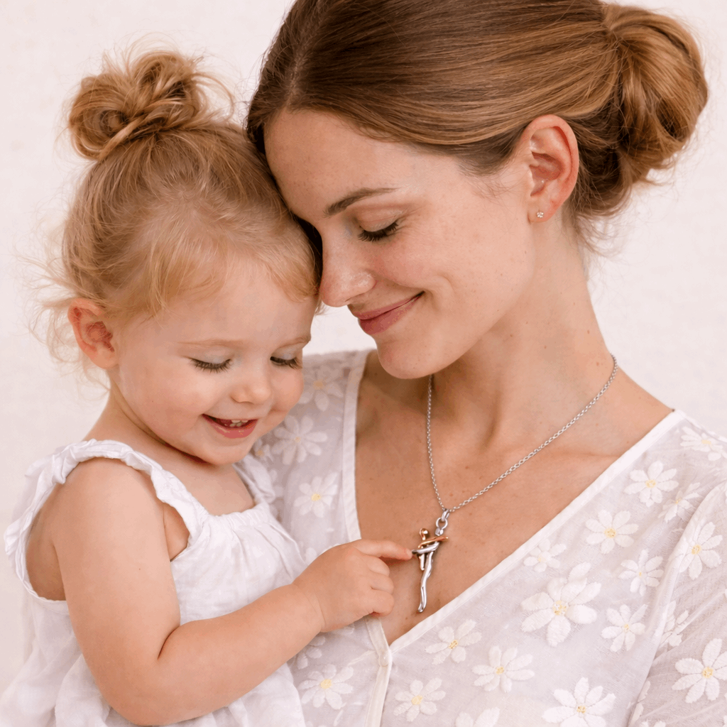 Collana Abbraccio Mamma e Figlio Pendente Two-Tone Regalo Festa della Mamma