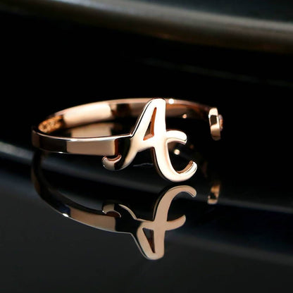 Anello Personalizzato con Iniziale e Pietra di Nascita – Argento 925 Placcato Oro Rosa – Regalo Unico e Raffinato