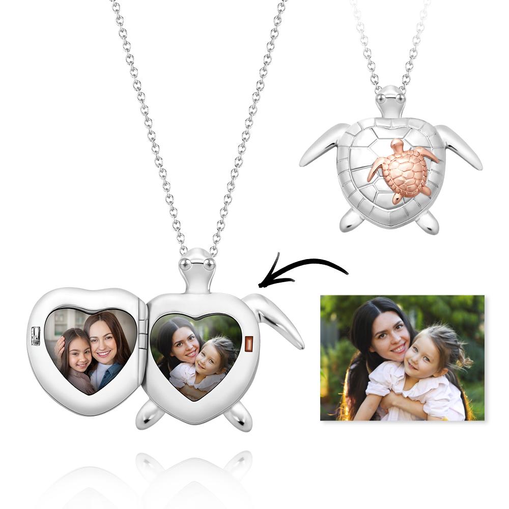 Collana con Medaglione Tartaruga Marina – Foto Incisa – Regalo Speciale per la Festa della Mamma