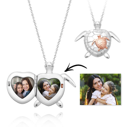 Collana con Medaglione Tartaruga Marina – Foto Incisa – Regalo Speciale per la Festa della Mamma