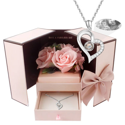 Set Regalo "Essenza Eterna" Rosa Stabilizzata e Collana con Proiezione Fotografica - idea regalo mamma