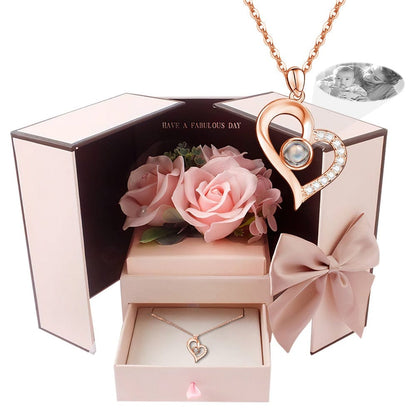 Set Regalo "Essenza Eterna" Rosa Stabilizzata e Collana con Proiezione Fotografica - idea regalo mamma