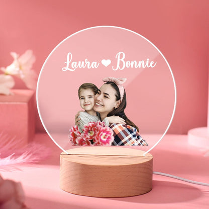 Luce Notturna Personalizzata con Foto e Nomi – Lampada LED da Comodino – Regalo Emozionante per la Mamma