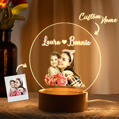 Luce Notturna Personalizzata con Foto e Nomi – Lampada LED da Comodino – Regalo Emozionante per la Mamma