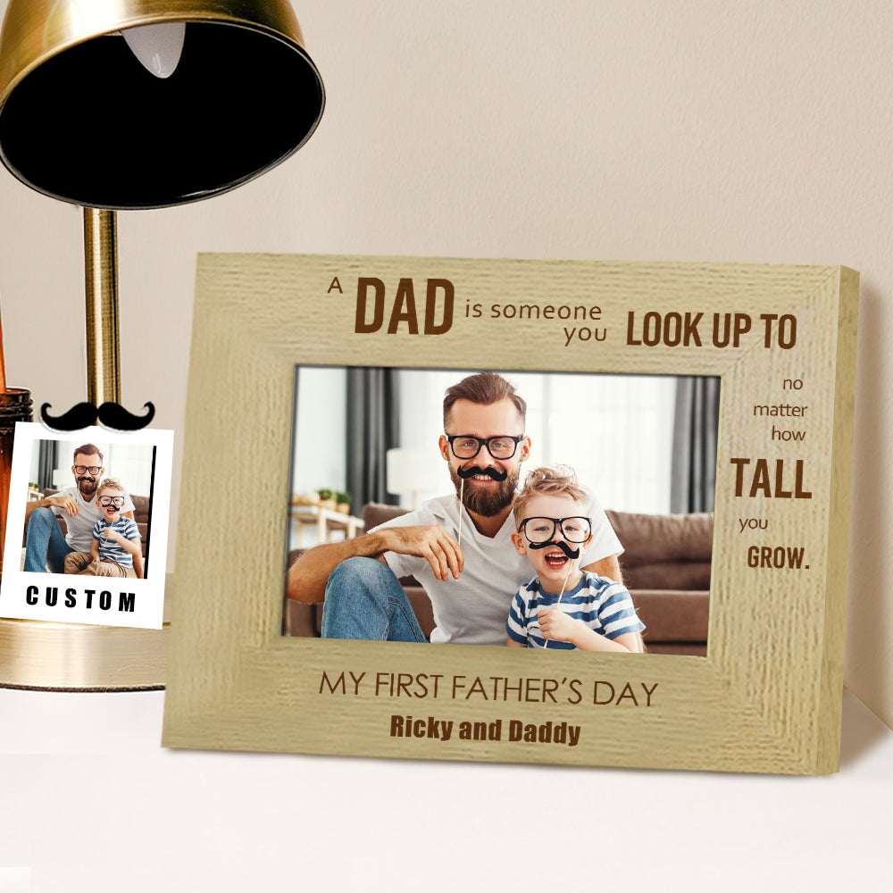 Cornice in Legno "A Dad is someone you look up to" – Regalo Personalizzato Festa del Papà