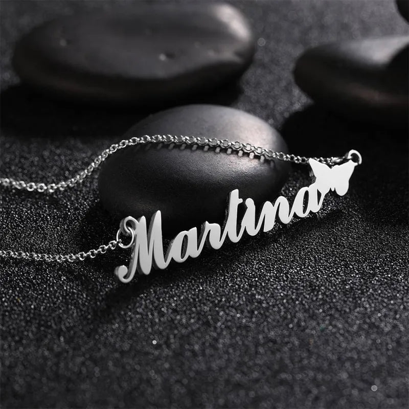 Collana con Nome Personalizzato Placcata Oro 14K e Farfalla – Regalo Romantico per Lei e San Valentino festa della mamma