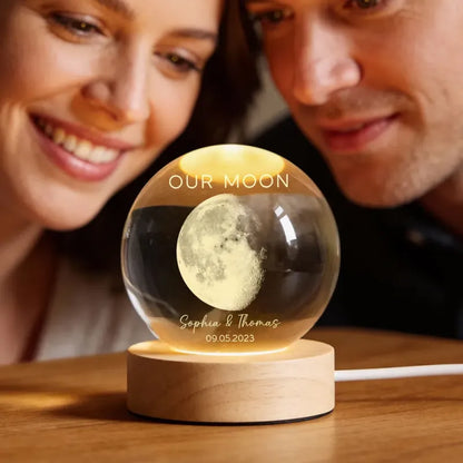 Sfera di Cristallo LED "La Nostra Luna" – Luce Notturna con Fase Lunare Personalizzata – Regalo Romantico per Anniversario e Coppie