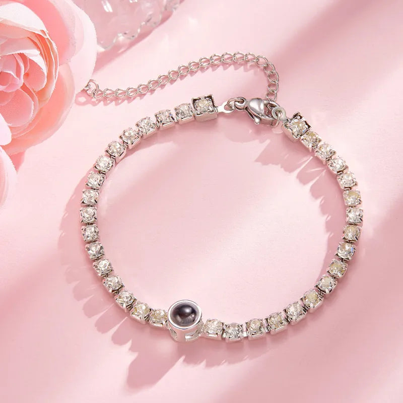 Bracciale con Proiezione Foto Personalizzata – Regalo Magico per Lei – Gioiello per San Valentino e Festa della mamma
