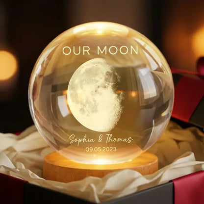 Sfera di Cristallo LED "La Nostra Luna" – Luce Notturna con Fase Lunare Personalizzata – Regalo Romantico per Anniversario e Coppie