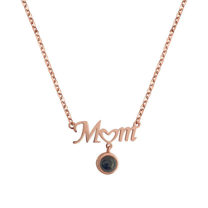 Collana con Proiezione Foto Personalizzata e Cuoricino – Regalo Magico per la Mamma – Gioiello con Immagine Nascosta
