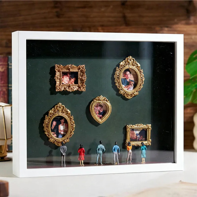 Il Nostro Museo – Cornice Bianca Personalizzata – Regalo di Coppia Miniatura per Lei – San Valentino e Anniversario