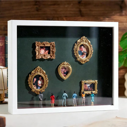 Il Nostro Museo – Cornice Bianca Personalizzata – Regalo di Coppia Miniatura per Lei – San Valentino e Anniversario