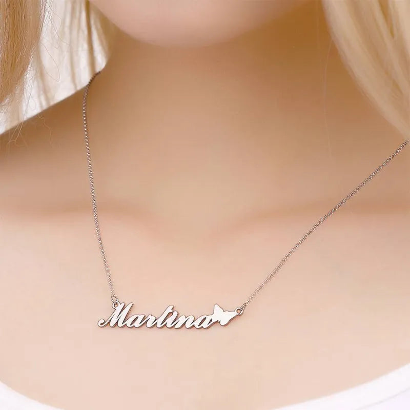 Collana con Nome Personalizzato Placcata Oro 14K e Farfalla – Regalo Romantico per Lei e San Valentino festa della mamma