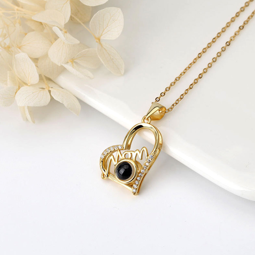 Collana con Proiezione Foto "Mamma" – Cuore in Argento Sterling 925 Personalizzato – Regalo Magico e Raffinato