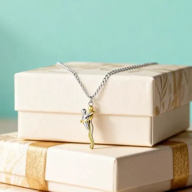 Collana Abbraccio Mamma e Figlio Pendente Two-Tone Regalo Festa della Mamma